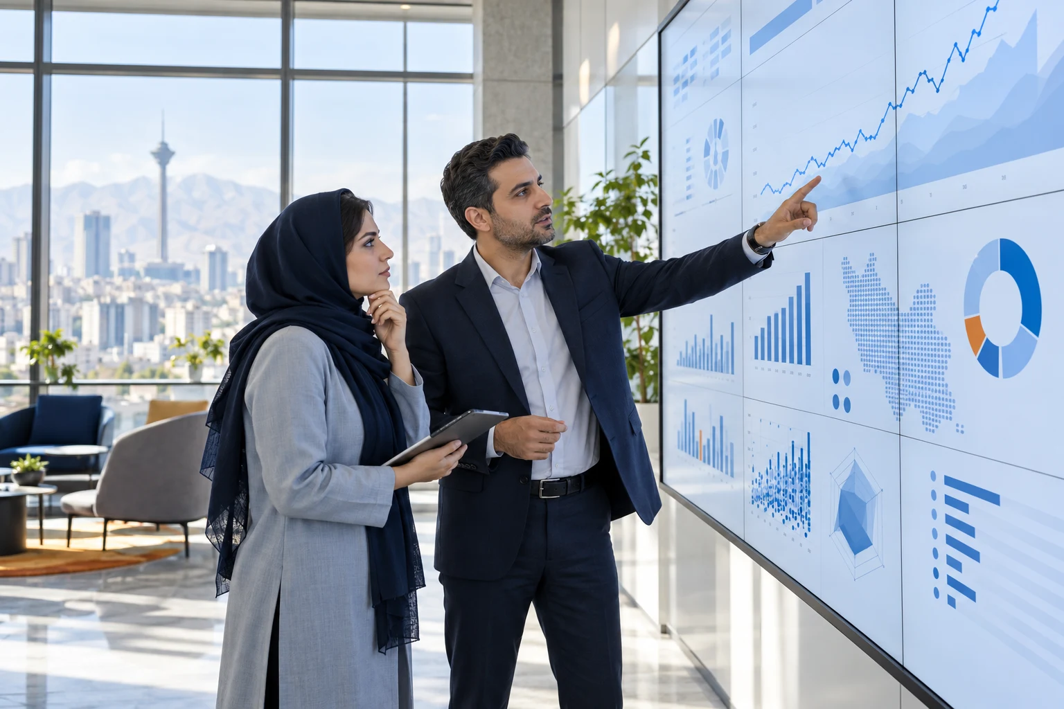 HRM — تحلیل؛ از انبوه داده به سؤال درست؛ تصویر مفهومی ساختهشده با هوش مصنوعی