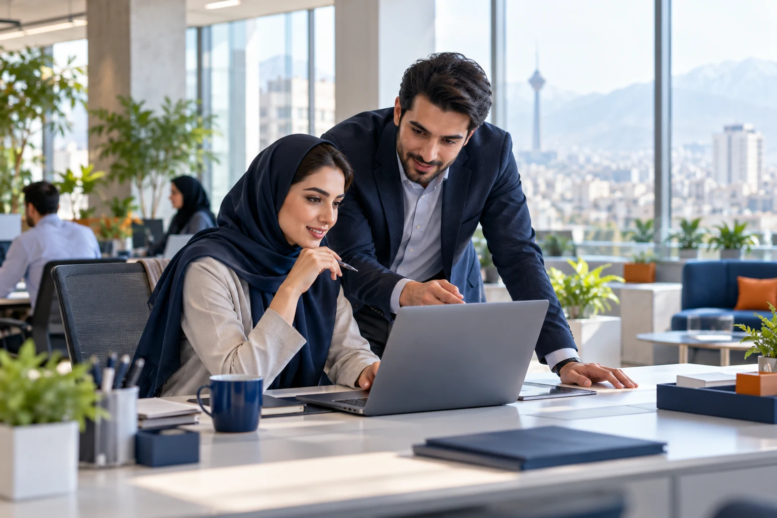 HRM — زیرساخت؛ نقش، دانش و دستیار هماهنگ؛ تصویر مفهومی ساختهشده با هوش مصنوعی